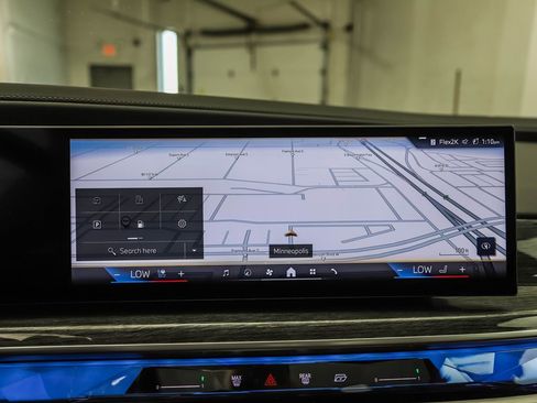 Used 2025 BMW 760i xDrive AWD/4WD image 16