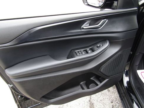 Used 2025 Jeep Grand Cherokee Altitude AWD/4WD image 20