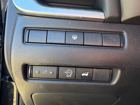 Used 2026 Nissan Rogue SV AWD/4WD image 12