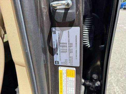 Used 2021 Cadillac Escalade Premium Luxury AWD/4WD image 13