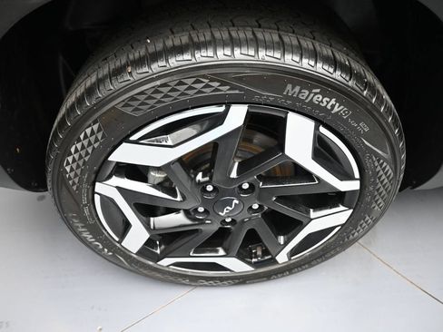 Certified 2025 Kia Seltos SX w/ SX Sunroof Package AWD/4WD image 12