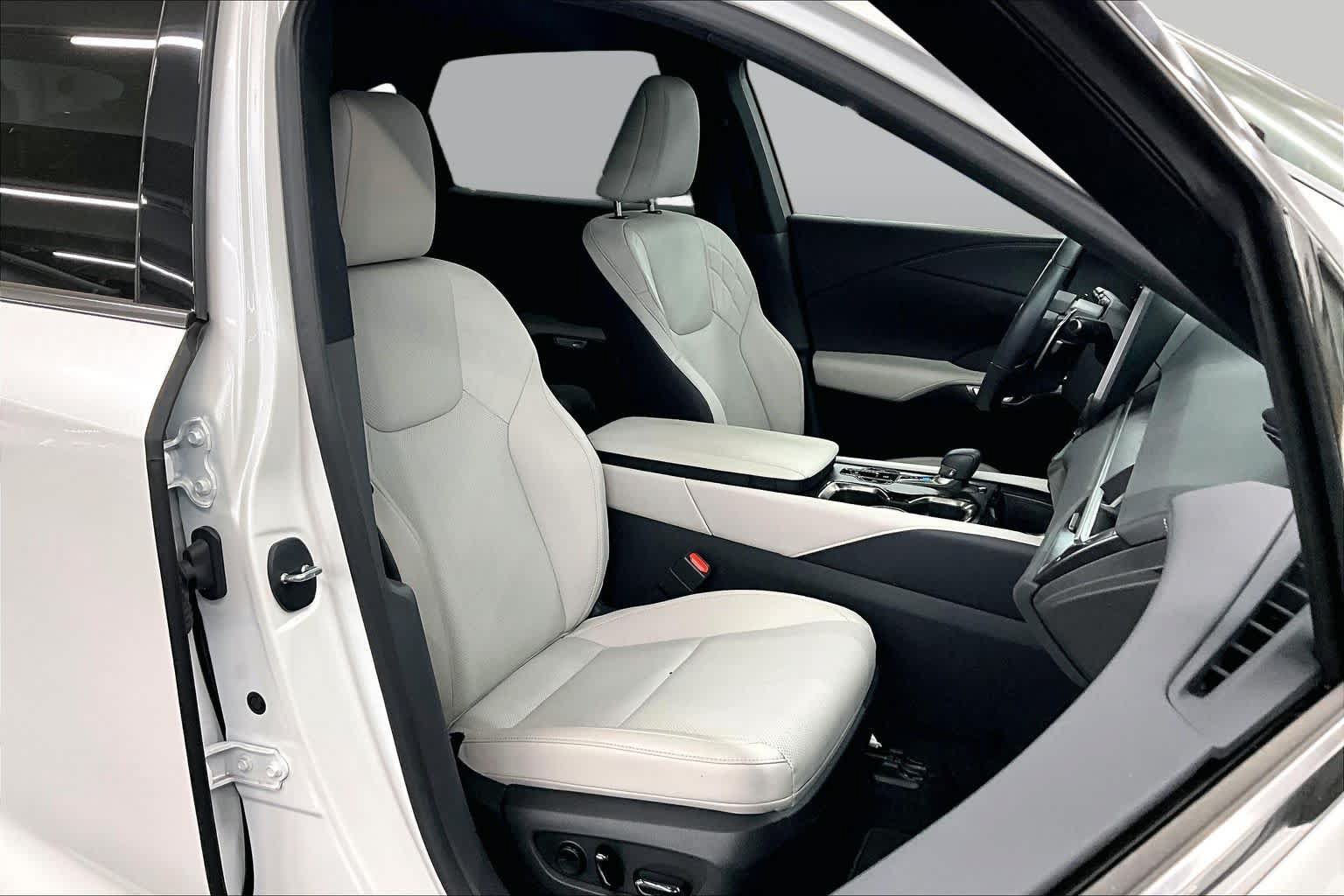 Used 2024 Lexus RX 350 Premium w/ Convenience Package FWD image 8