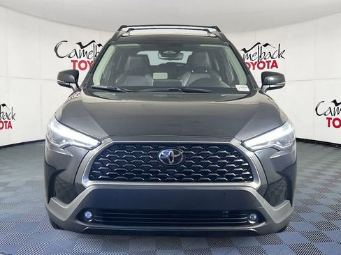 Used 2025 Toyota Corolla Cross XLE w/ Convenience Package FWD image 3