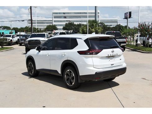 Used 2024 Nissan Rogue SV FWD image 4
