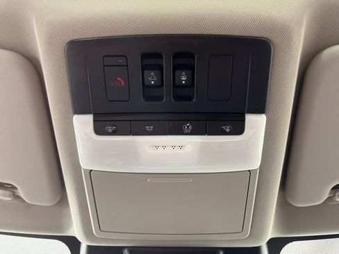 Used 2025 Nissan Rogue SV w/ SV Premium Package FWD image 35
