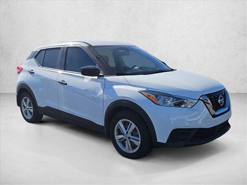 Used 2020 Nissan Kicks S image 3
