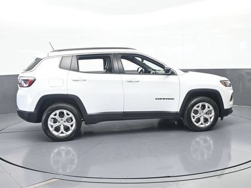 Used 2024 Jeep Compass Latitude AWD/4WD image 7