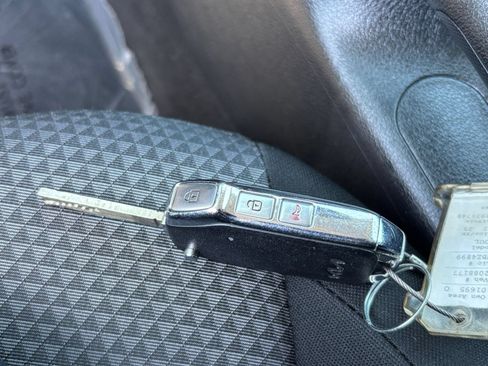 Used 2025 Kia Soul LX w/ LX Technology Package FWD image 21