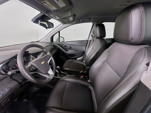 Used 2020 Chevrolet Trax LT w/ LT Convenience Package FWD image 20