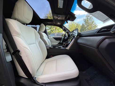 Used 2022 Lexus LX 600 4WD w/ Accessory Package (Z1) image 18