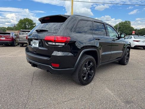 Used 2019 Jeep Grand Cherokee Laredo AWD/4WD image 4