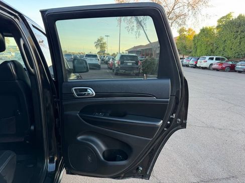 Used 2019 Jeep Grand Cherokee Limited image 17