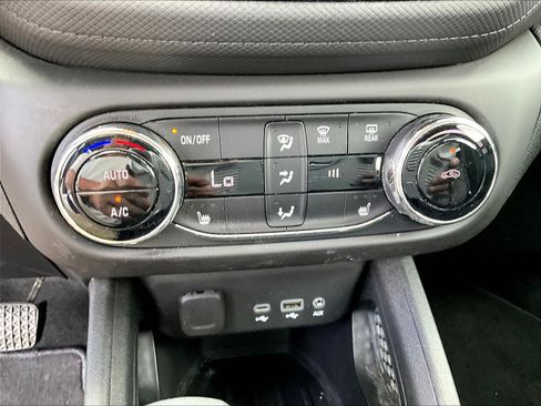 Used 2023 Chevrolet TrailBlazer LT w/ Convenience Package AWD/4WD image 36