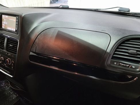 Used 2019 Dodge Grand Caravan SE image 51