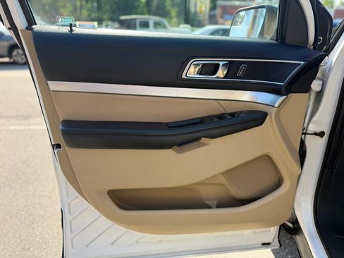 Used 2016 Ford Explorer XLT w/ Equipment Group 202A AWD/4WD image 12