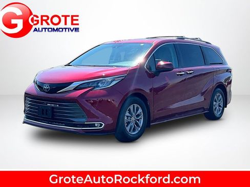Used 2021 Toyota Sienna XLE w/ XLE Plus Package FWD image 1