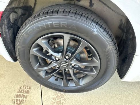 Used 2020 Chrysler Pacifica Touring-L w/ Advanced Safetytec Group AWD/4WD image 37