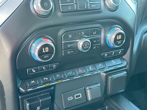 Used 2019 GMC Sierra 1500 SLT image 16