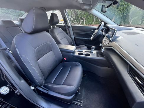 Used 2025 Nissan Altima 2.5 SV image 36