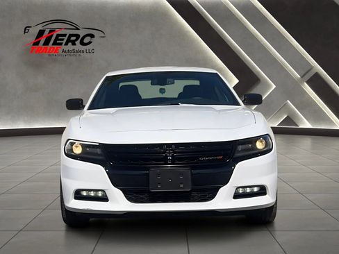 Used 2017 Dodge Charger SXT w/ Blacktop Package RWD image 8