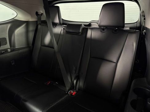 Used 2023 Toyota Highlander XLE AWD/4WD image 19