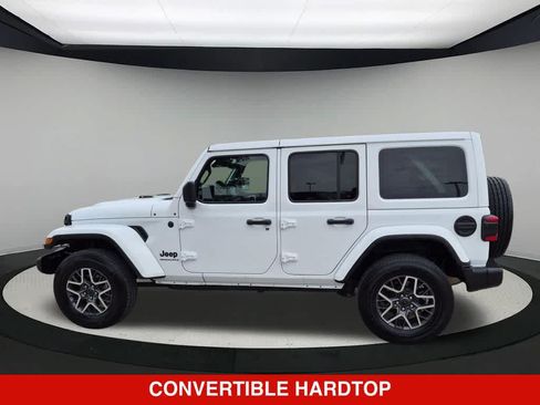 Used 2026 Jeep Wrangler Unlimited Sahara AWD/4WD image 3