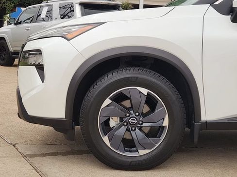 Used 2024 Nissan Rogue SV w/ SV Premium Package FWD image 5