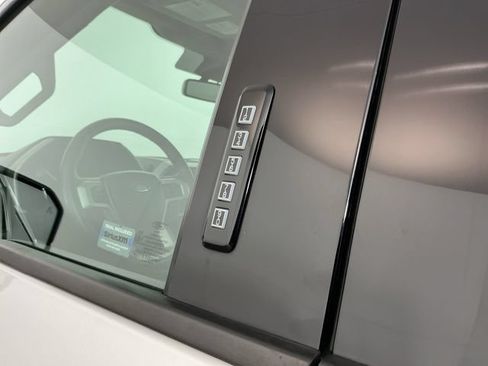 Used 2019 Ford F150 Lariat w/ Equipment Group 502A Luxury AWD/4WD image 10
