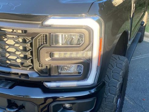 Used 2024 Ford F250 Lariat w/ Sport Appearance Package AWD/4WD image 4
