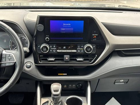 Used 2024 Toyota Highlander XLE FWD image 21