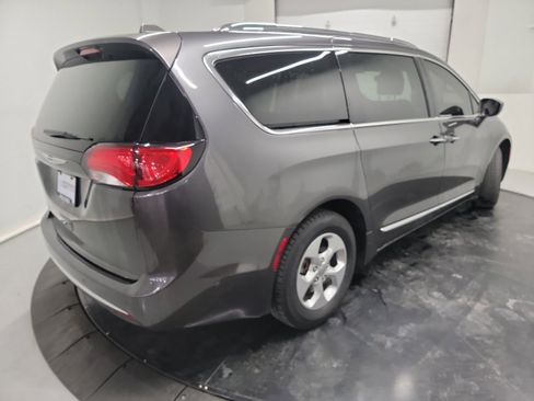 Used 2017 Chrysler Pacifica Touring-L Plus w/ Advanced Safetytec Group image 9