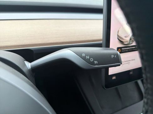 Used 2021 Tesla Model Y Long Range image 24