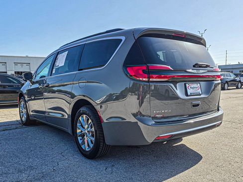 Used 2022 Chrysler Pacifica Touring-L AWD/4WD image 4