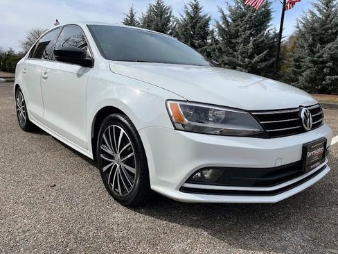 Used 2016 Volkswagen Jetta Sport image 36