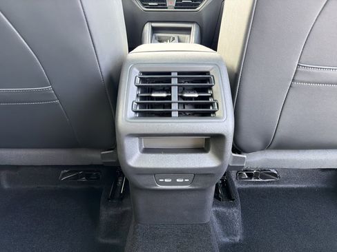New 2026 Volkswagen Tiguan SE R-Line FWD image 23