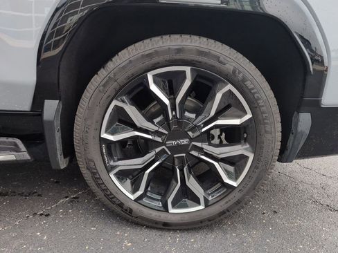 Used 2024 GMC Sierra EV Denali image 25