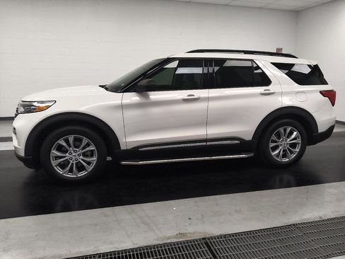 Used 2020 Ford Explorer XLT w/ Equipment Group 202A RWD image 2