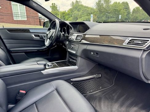 Used 2016 Mercedes-Benz E 350 4MATIC Sedan image 23