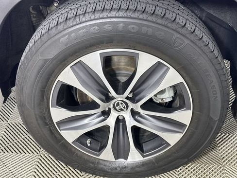 Used 2023 Toyota Highlander XLE AWD/4WD image 34