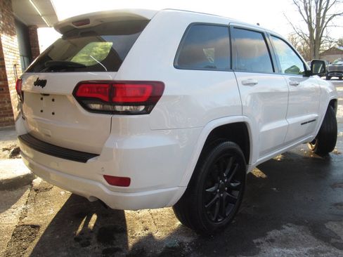 Used 2020 Jeep Grand Cherokee Altitude image 7