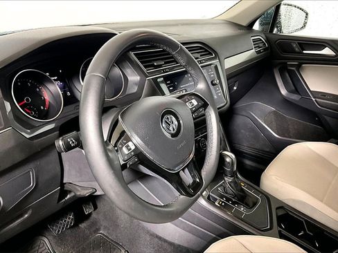 Used 2020 Volkswagen Tiguan SE image 10