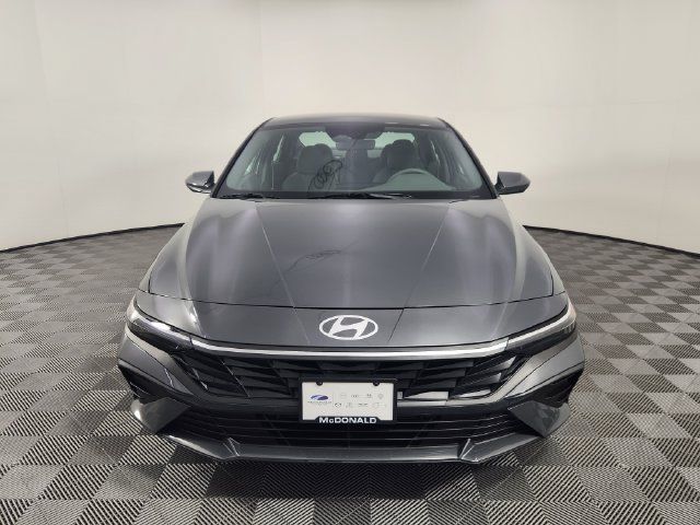 Certified 2025 Hyundai Elantra Hybrid FWD image 8