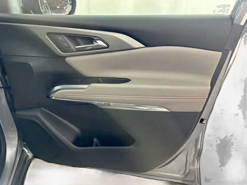 Used 2025 Chevrolet Traverse LT image 34