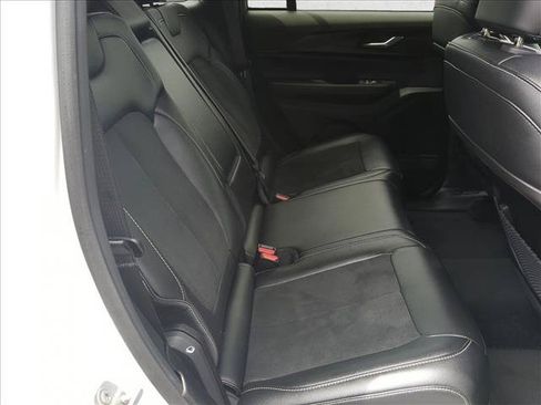 Used 2024 Jeep Grand Cherokee Altitude RWD image 18