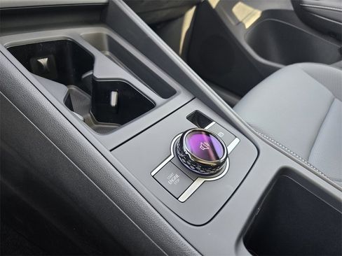 New 2025 Volkswagen Tiguan SE image 17