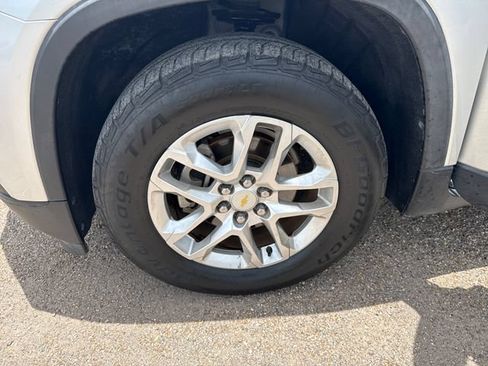Used 2018 Chevrolet Traverse LS FWD image 11