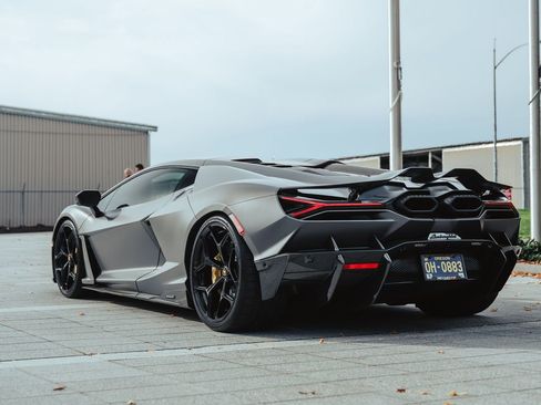 Used 2025 Lamborghini Revuelto AWD/4WD image 5