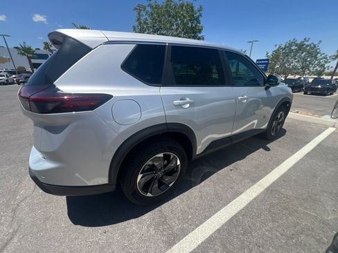 Used 2024 Nissan Rogue SV AWD/4WD image 30