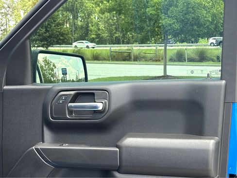 Used 2025 Chevrolet Silverado 1500 Custom image 17