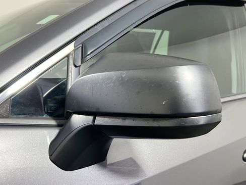 Used 2019 Toyota RAV4 LE FWD image 12